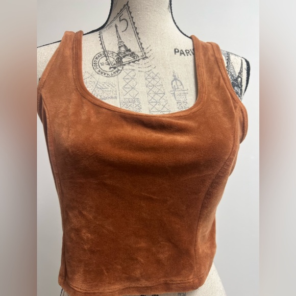Soft Cropped Tank Top! - Picture 3 of 13